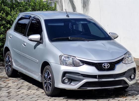 TOYOTA ETIOS 1.5 PLATINUM 16V FLEX 4P AUTOMÁTICO TOYOTA ETIOS 1.5 PLATINUM 16V FLEX 4P AUTOMÁTICO